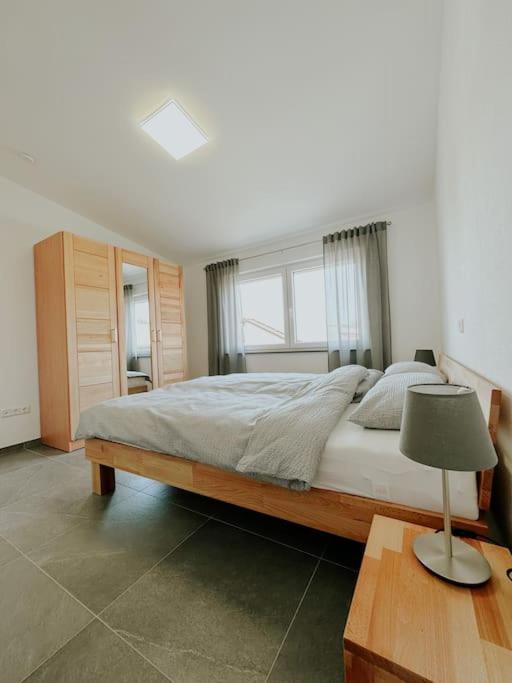 Apartment 100 Qm Im Weindorf - Balkon/Garage Aspisheim 外观 照片