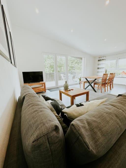 Apartment 100 Qm Im Weindorf - Balkon/Garage Aspisheim 外观 照片